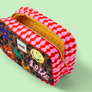 Icons Travel Mug & Washbag Gift Set
